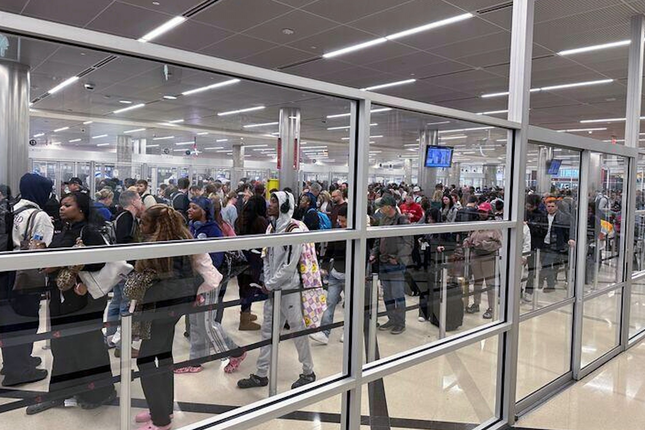 EUA têm mais de 10 mil voos atrasados ​​ou cancelados por tempestades