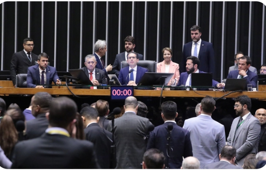 Direita avança em Brasília e redesenha força política no Congresso