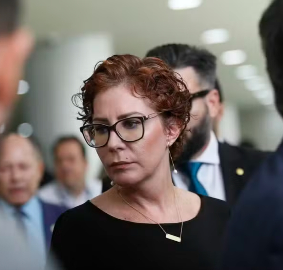 Justiça italiana nega extradição de Carla Zambelli e deputada deixa prisão