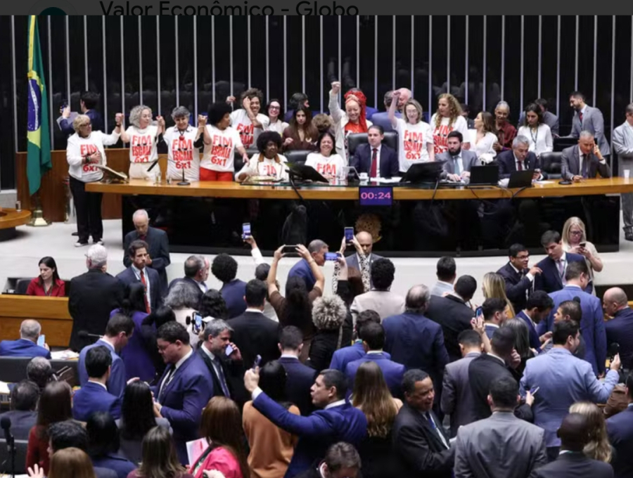 Câmara aprova PEC do fim da escala 6x1 e reacende debate sobre impacto no emprego e produtividade