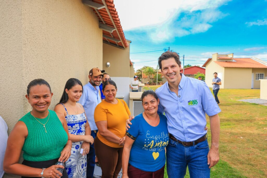 Daniel Vilela amplia programa habitacional e entrega 651 moradias em maio em Goiás