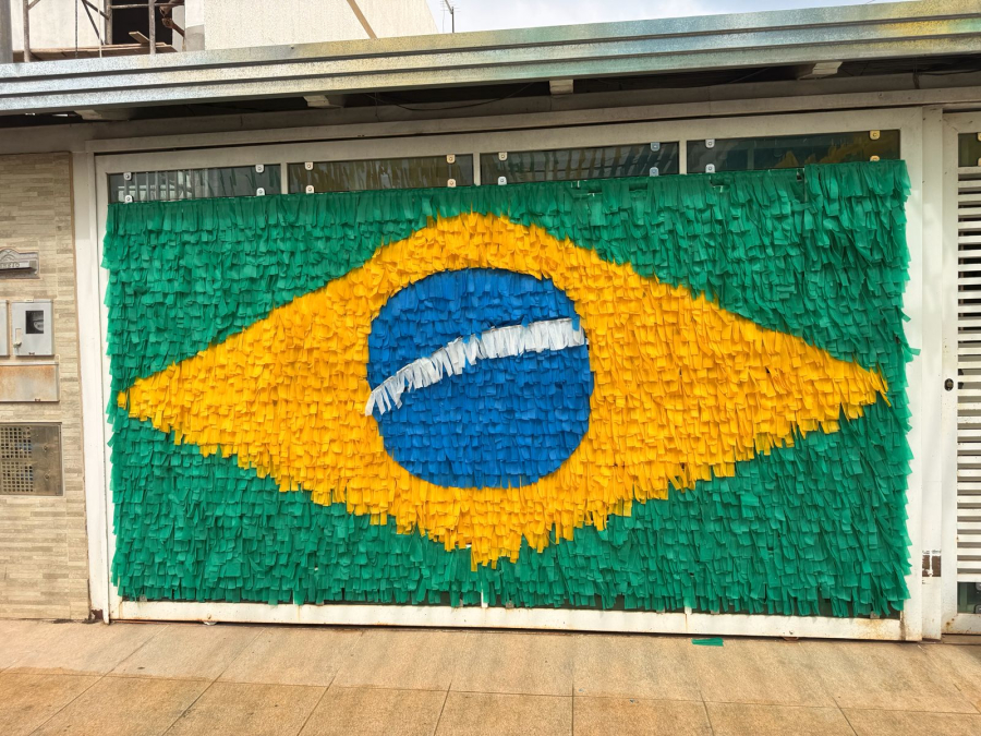 Moradores do Gama revivem tradição e transformam ruas em cenários de festa para a Copa do Mundo