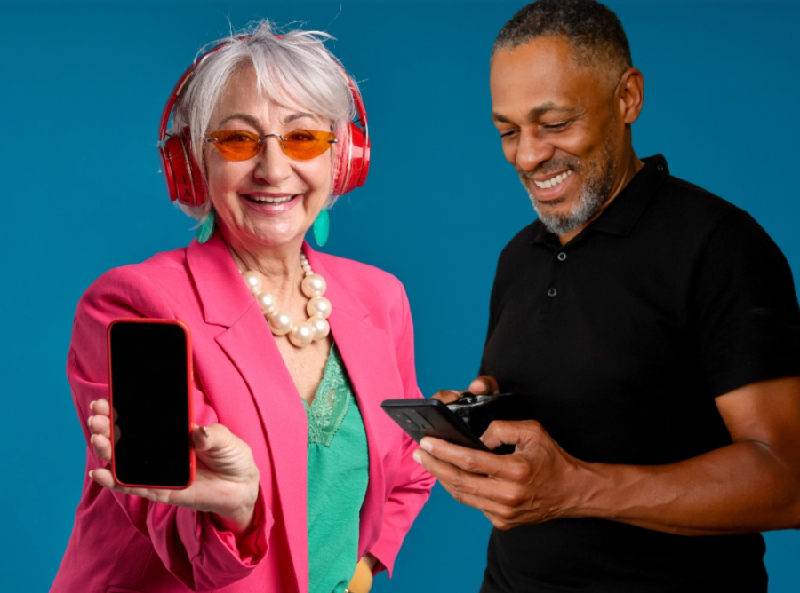 Terceira idade abraça a tecnologia e faz da internet uma companheira na aposentadoria