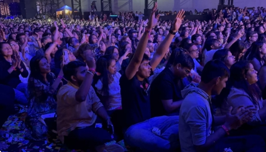 As festas da Gen Z estão mais parecidas com cultos do que com baladas?