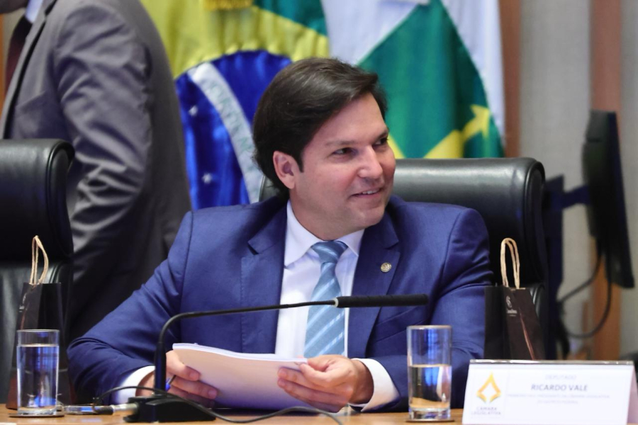 Robério Negreiros apresenta projeto para impulsionar empregabilidade e empreendedorismo de mães solo no DF