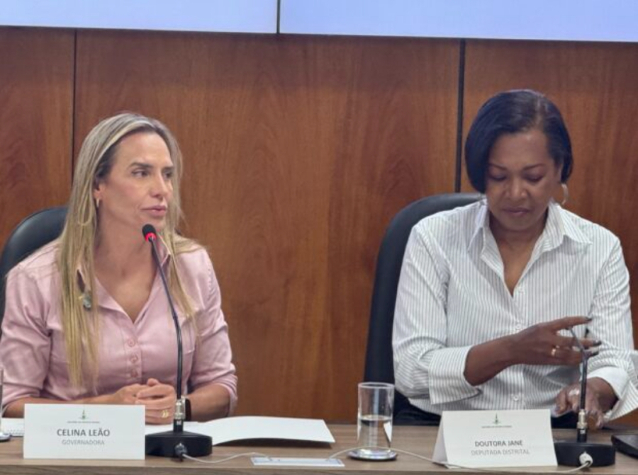 Celina avança na Educação e anuncia banca do maior concurso público do DF
