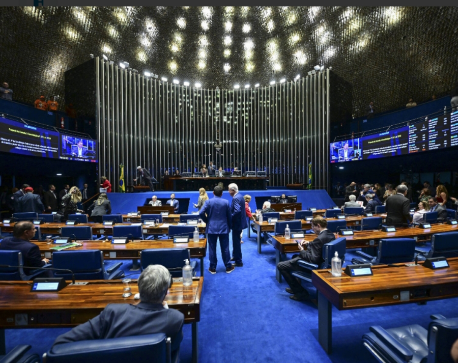 Congresso aprova mudanças na jornada de trabalho e benefícios para MEIs