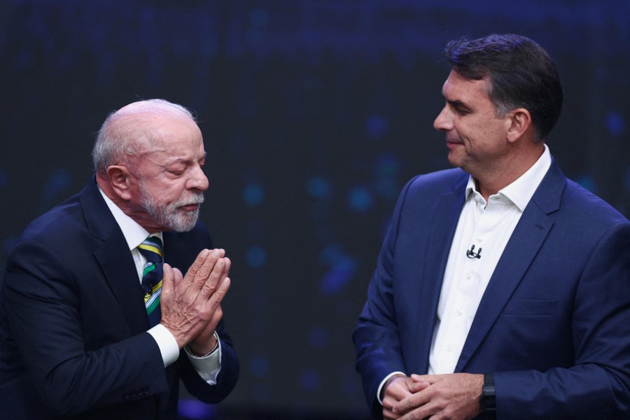 Flávio Bolsonaro assume protagonismo e confronta Lula em debate na Band