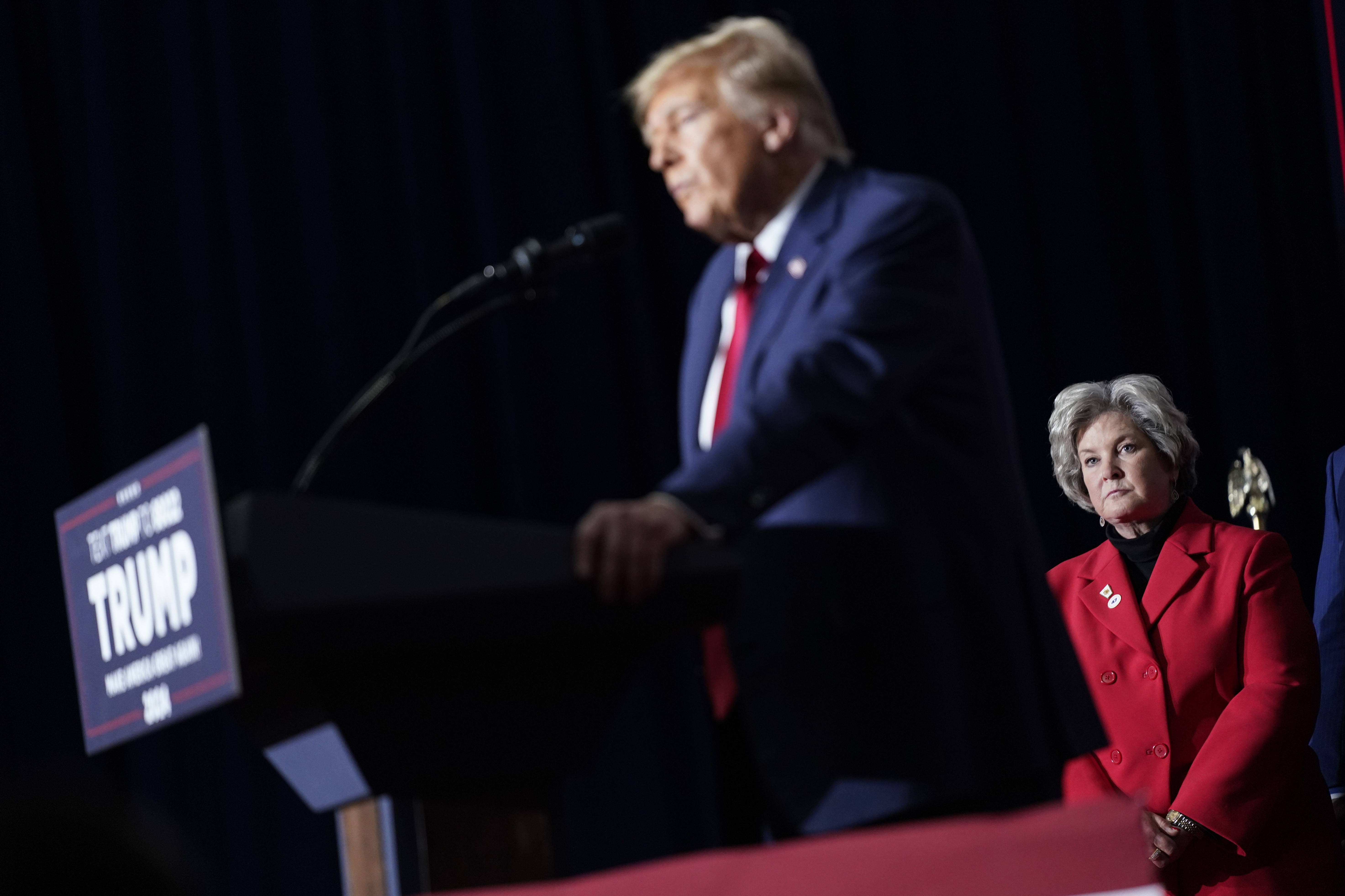 Susie Wiles, chefe de gabinete de Trump, é diagnosticada com câncer de mama, diz presidente dos EUA